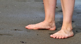 bare-feet-in-the-sand